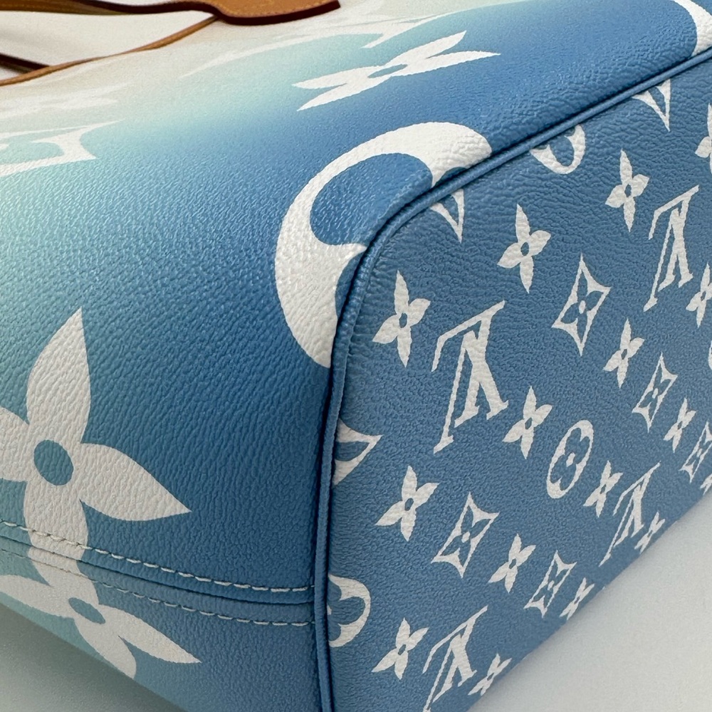 Louis Vuitton Limited Edition By The Pool Neverful - Picture 9 of 14